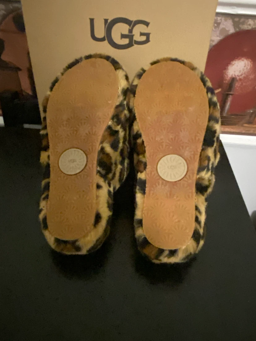 UGG Leopard Print Faux Fur Slippers/Sandals - photo 5