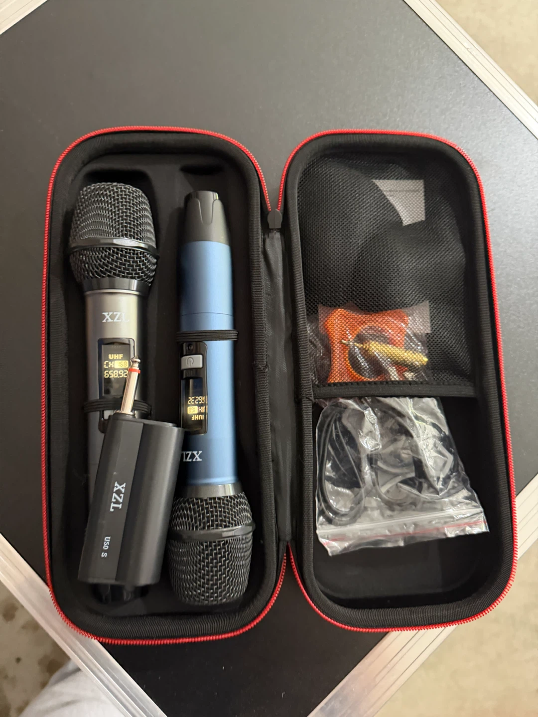 XZL Wireless UHF Microphone System with Case