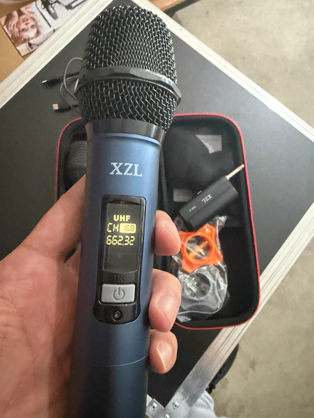 XZL Wireless UHF Microphone System with Case - photo 2