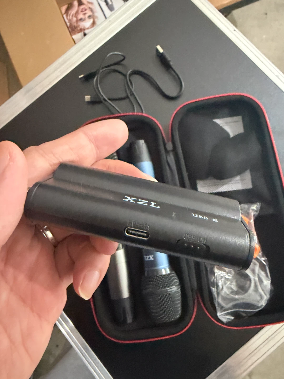 XZL Wireless UHF Microphone System with Case - photo 4