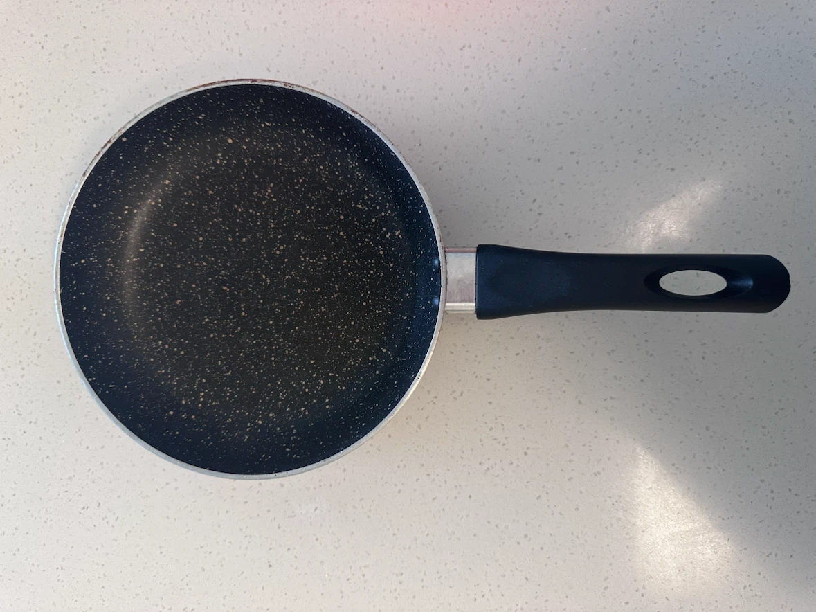 Non-stick frying pan with black handle