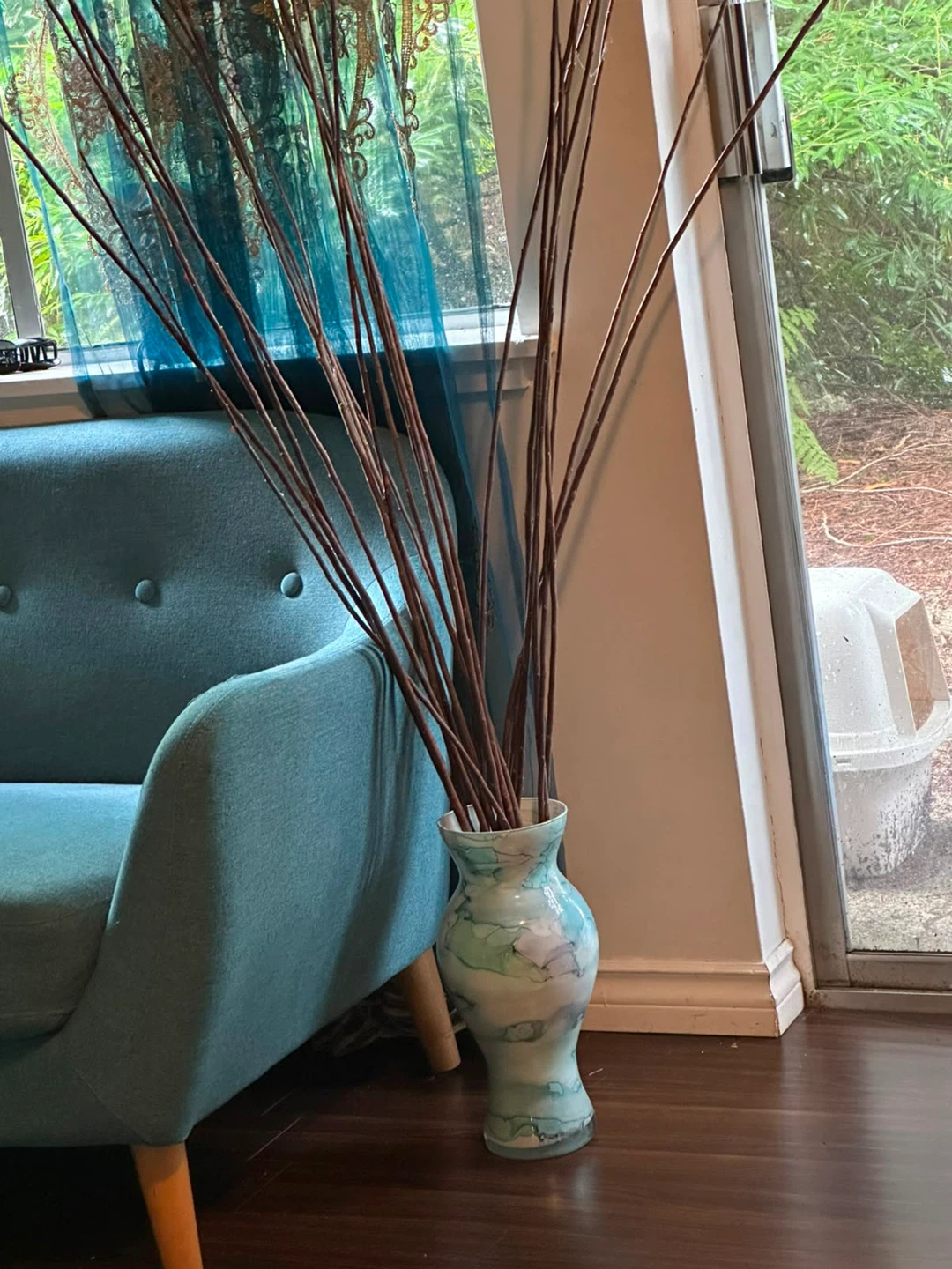 The blue vase with stick
