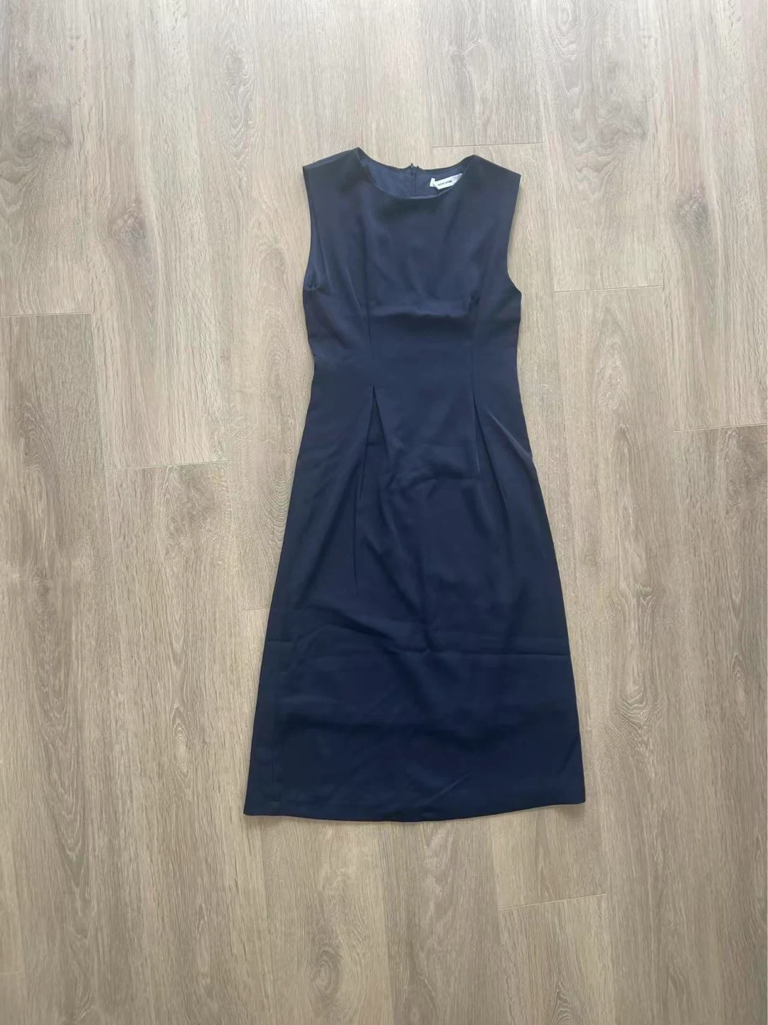 Slim fit sleeveless dress