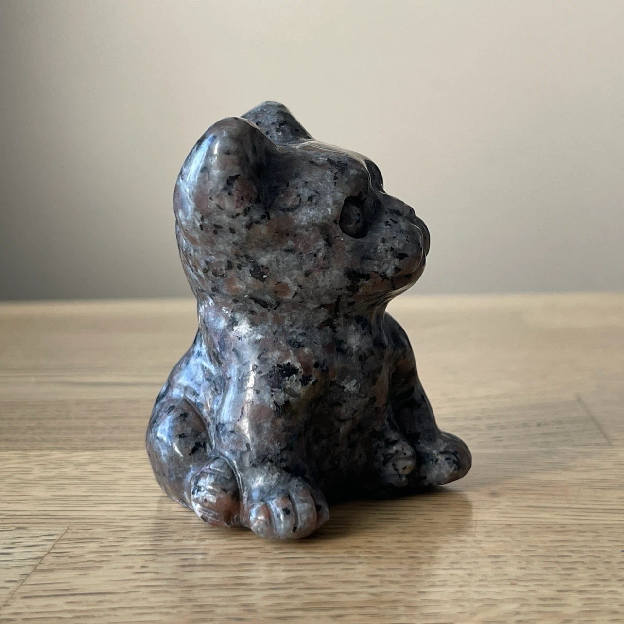Carved Yooperlite French Bulldog Figurine – UV Fluorescent - photo 4