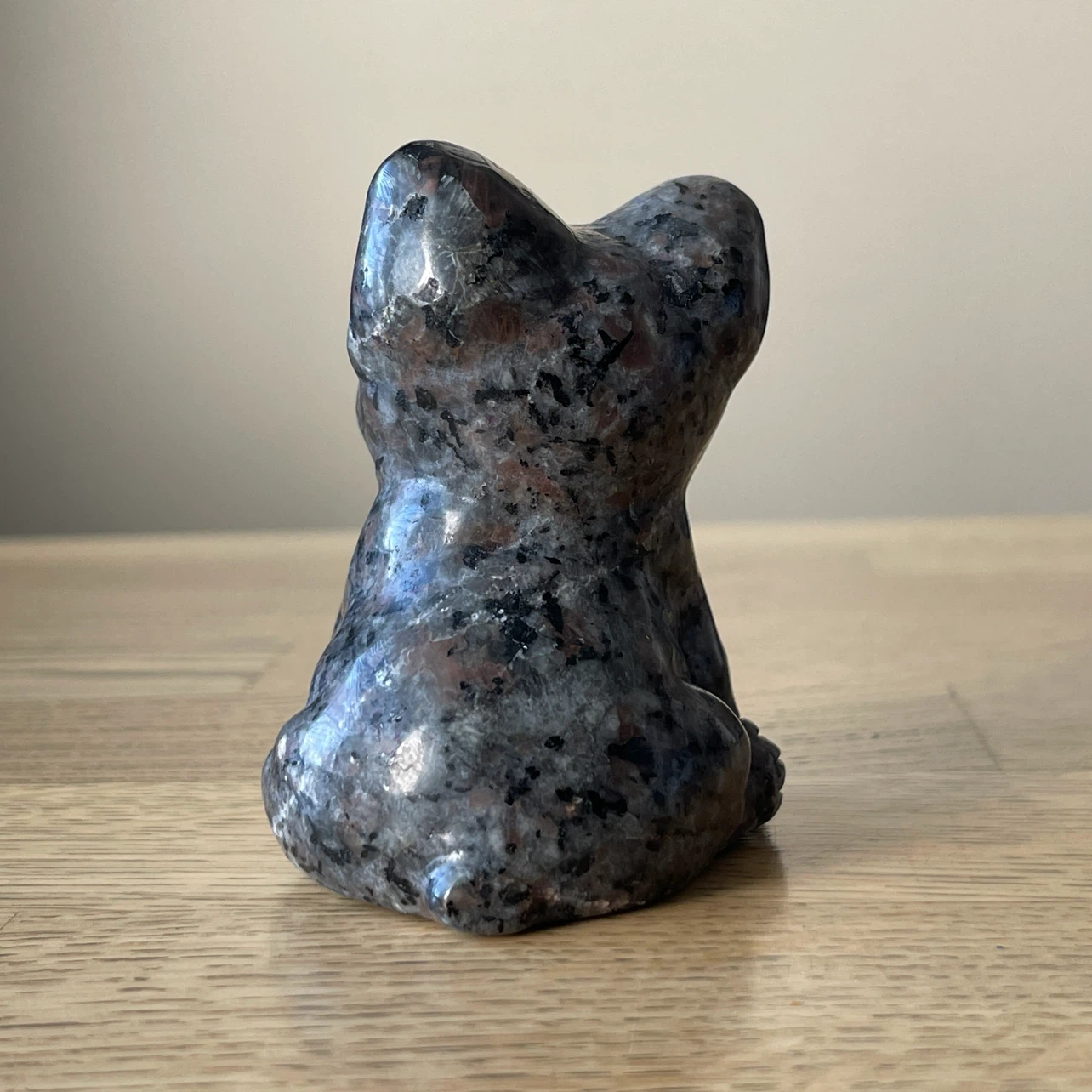 Carved Yooperlite French Bulldog Figurine – UV Fluorescent - photo 5