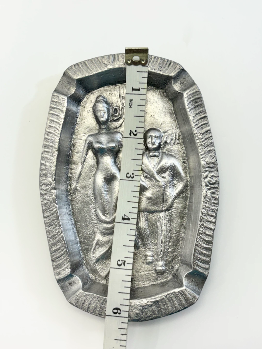 Vintage ashtray 1940-1960 double sided cast Oh! Ah! hands on - photo 4