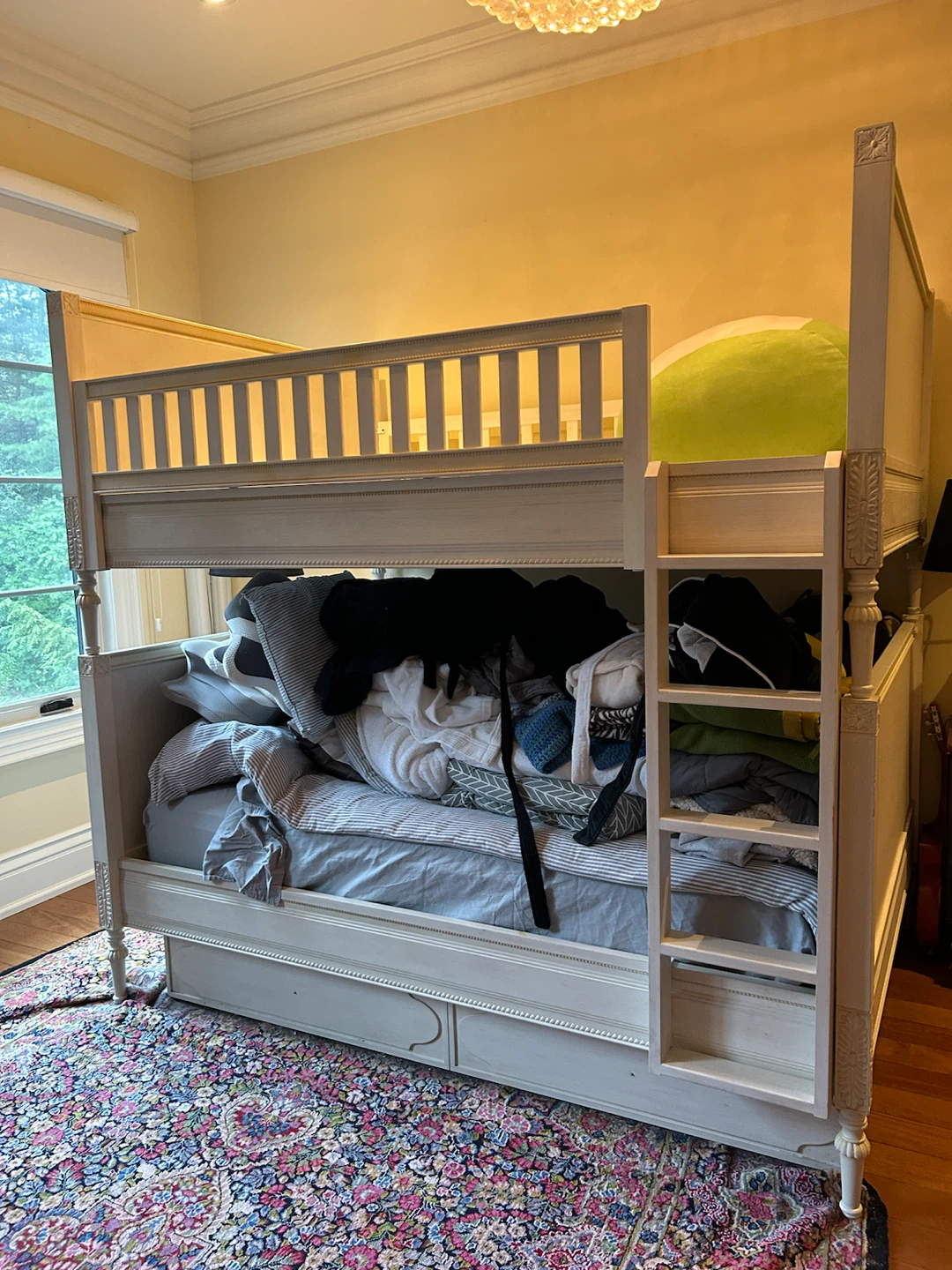 Traditional Off-White Bunk Bed with Trundle