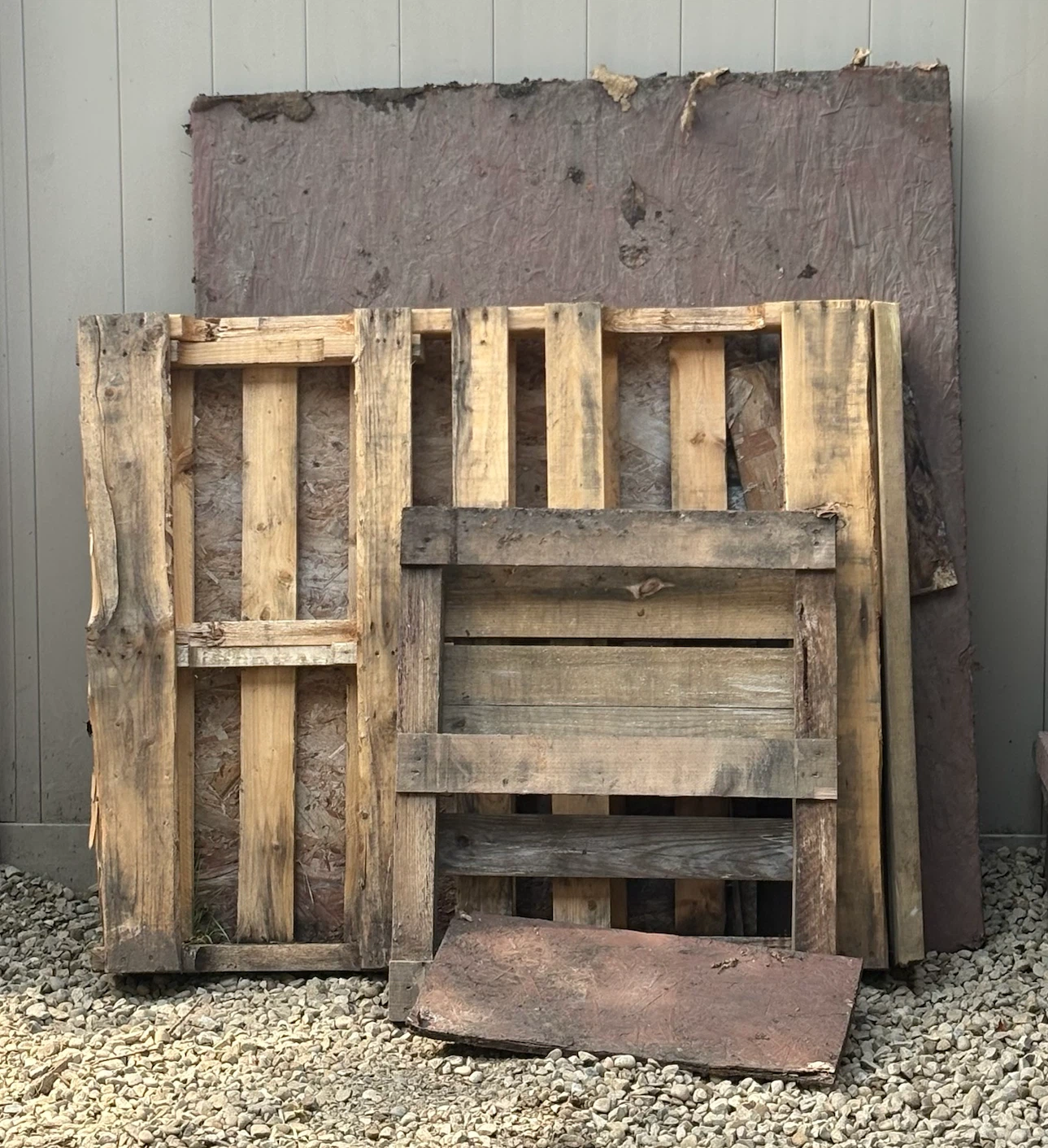 Two pallets and bricks