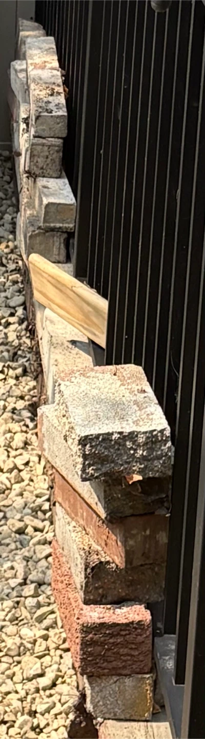 Two pallets and bricks - photo 2