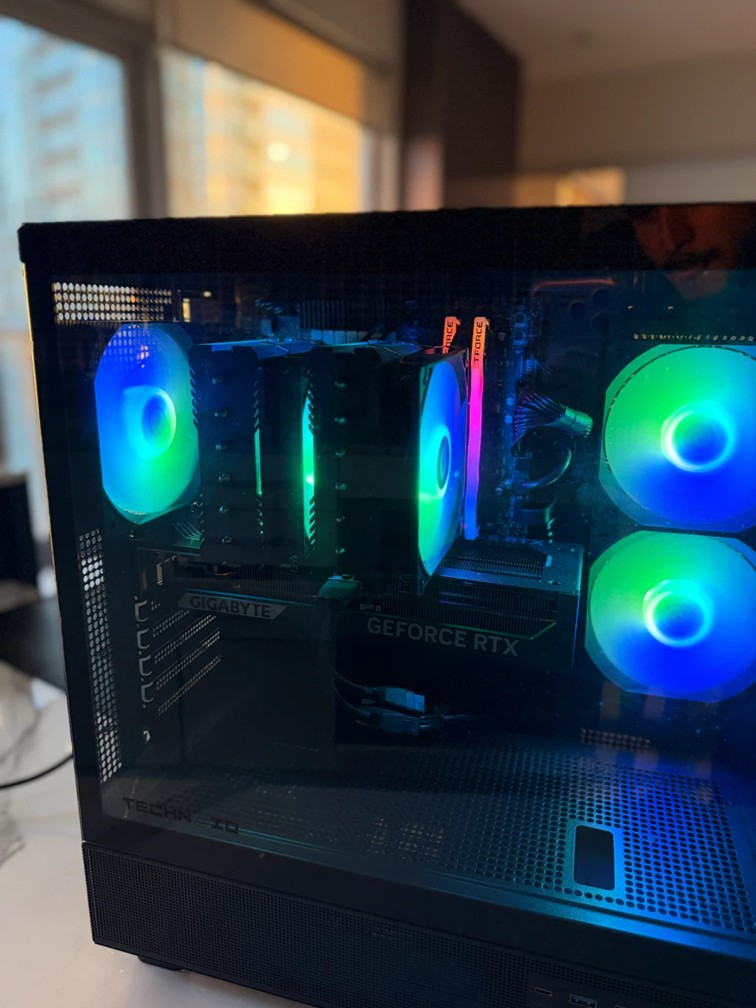 TECHNOID Glass Black Gaming PC – GeForce RTX 5070 7 – 32GB Ram