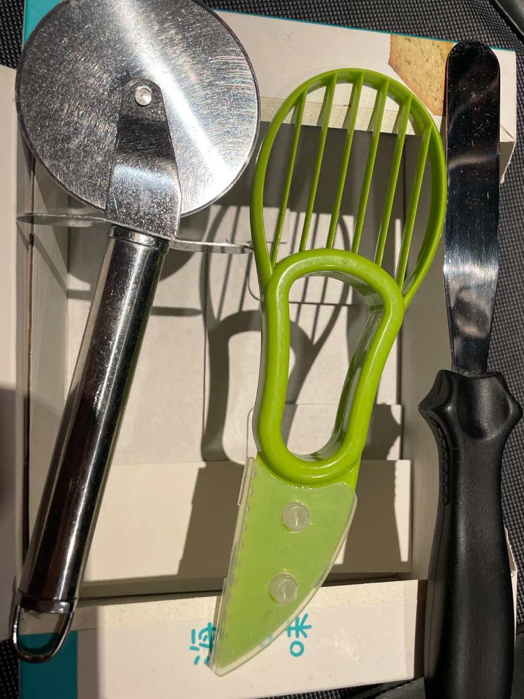 3-Piece Kitchen Gadget Set: Pizza Cutter, Slicer, Spatula