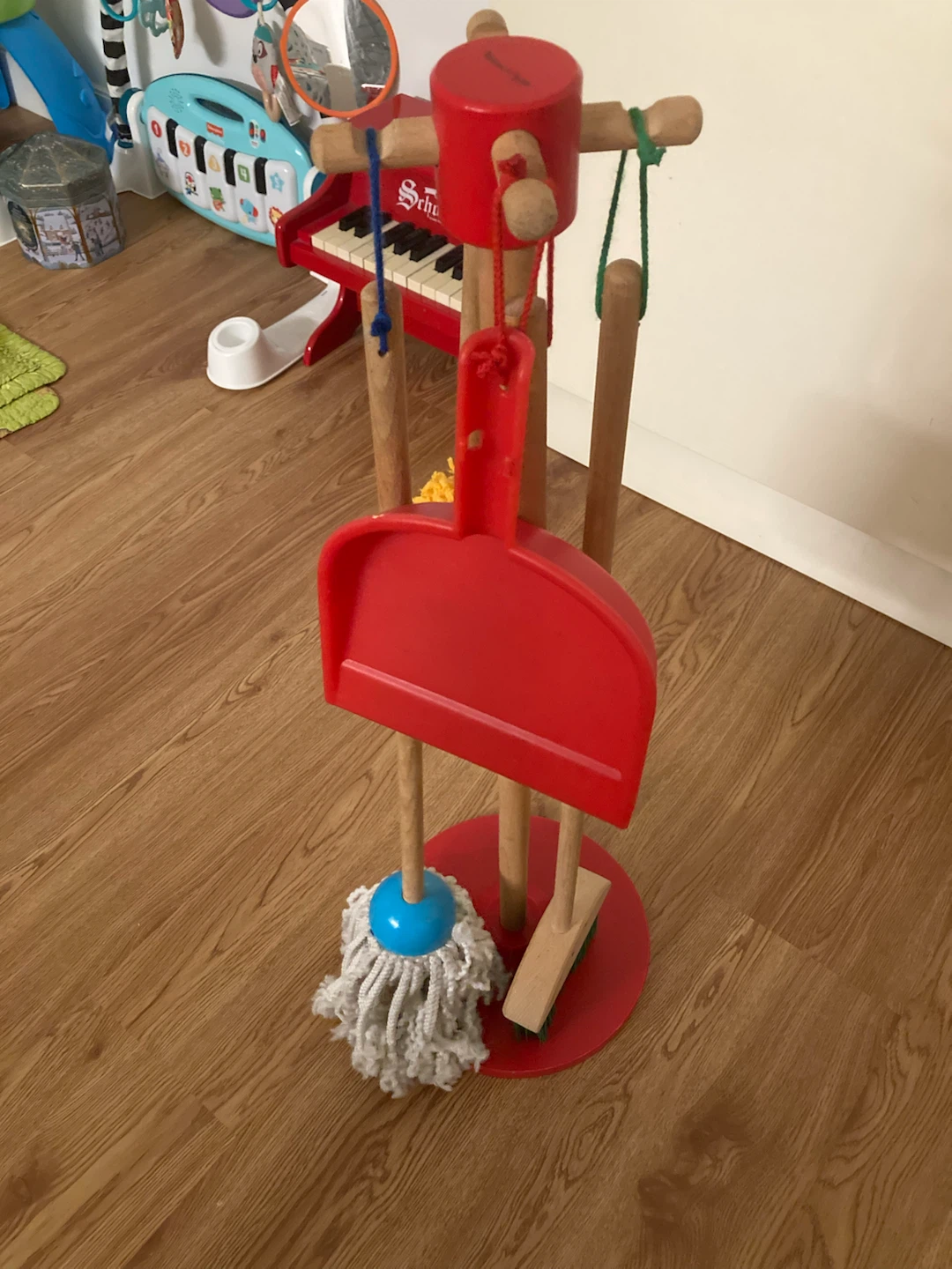 Melissa & Doug 6pc Wooden Pretend Play Preschool Cleaning Set - photo 3