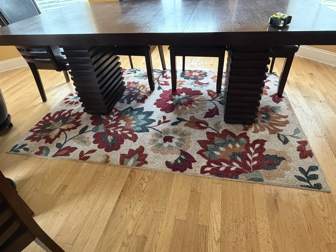 Area Rug with Floral Pattern - photo 2