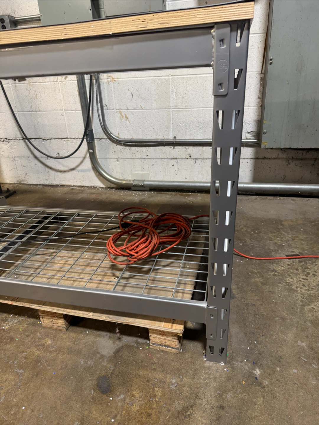 Heavy Duty Workbench - photo 2