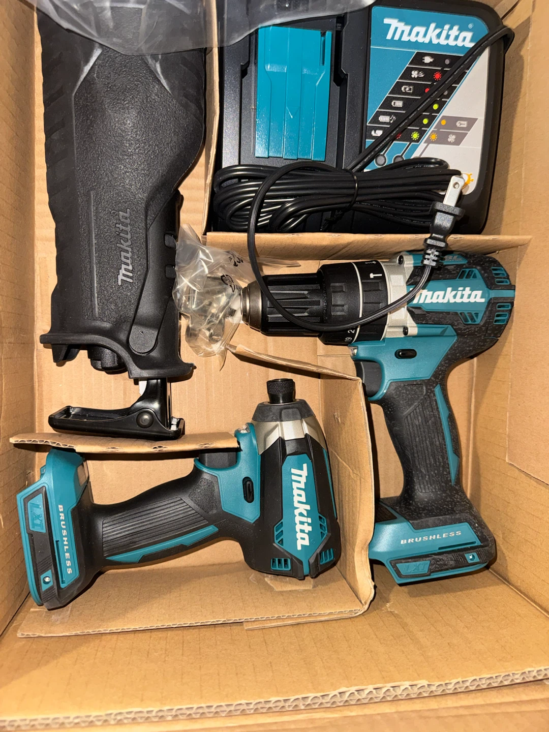Makita 4.0 Ah 18V LXT Lithium-Ion Brushless Cordless Combo Kit - photo 3