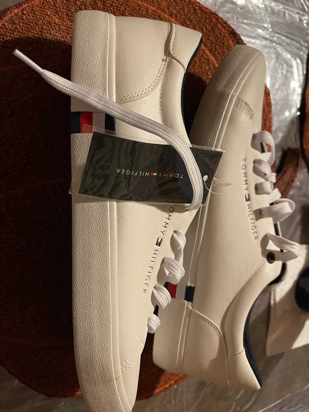 NEW Tommy Hilfiger Men’s low top white sneakers size 11