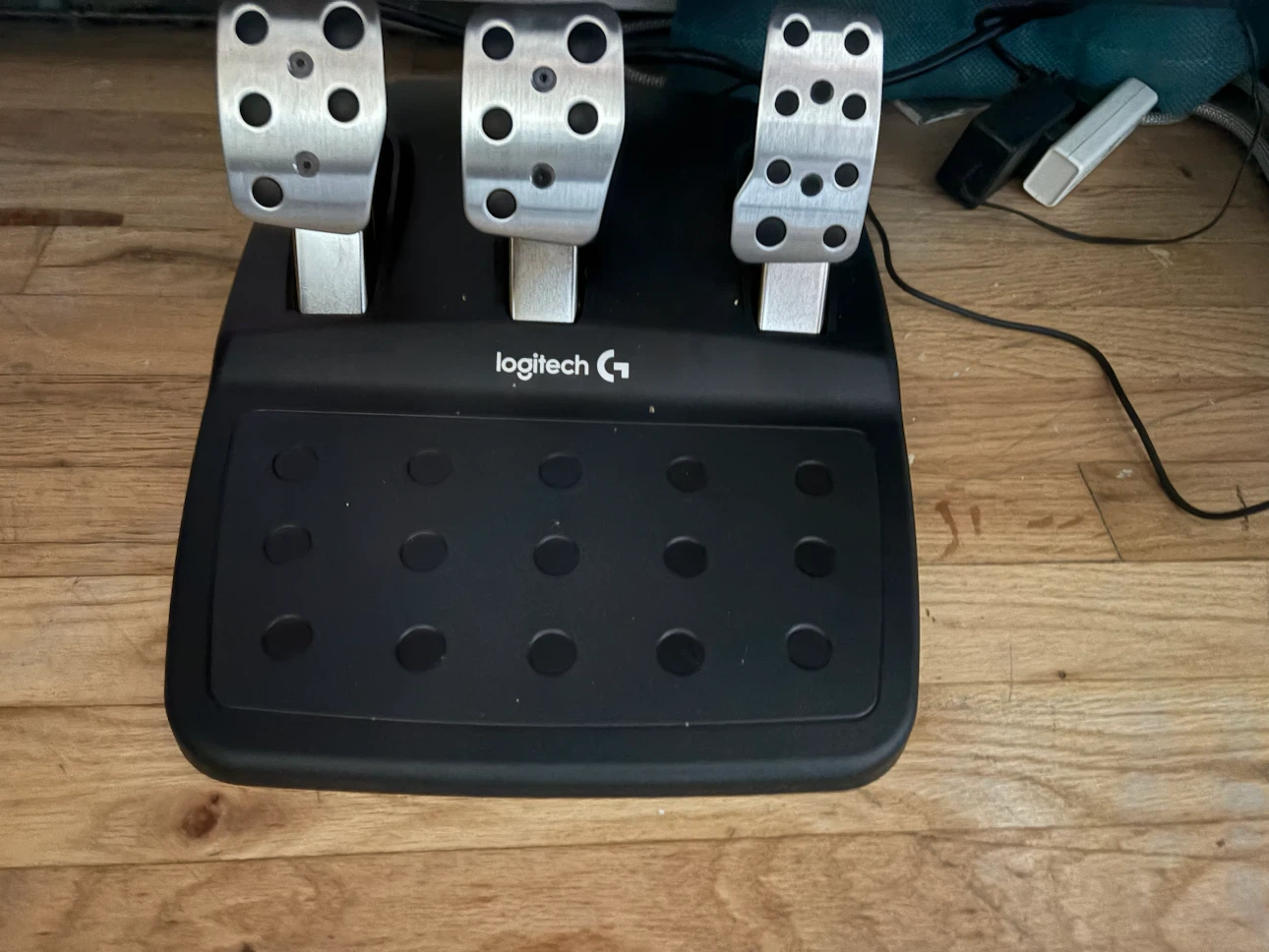 Logitech G923 Racing Wheel and Pedals - photo 3