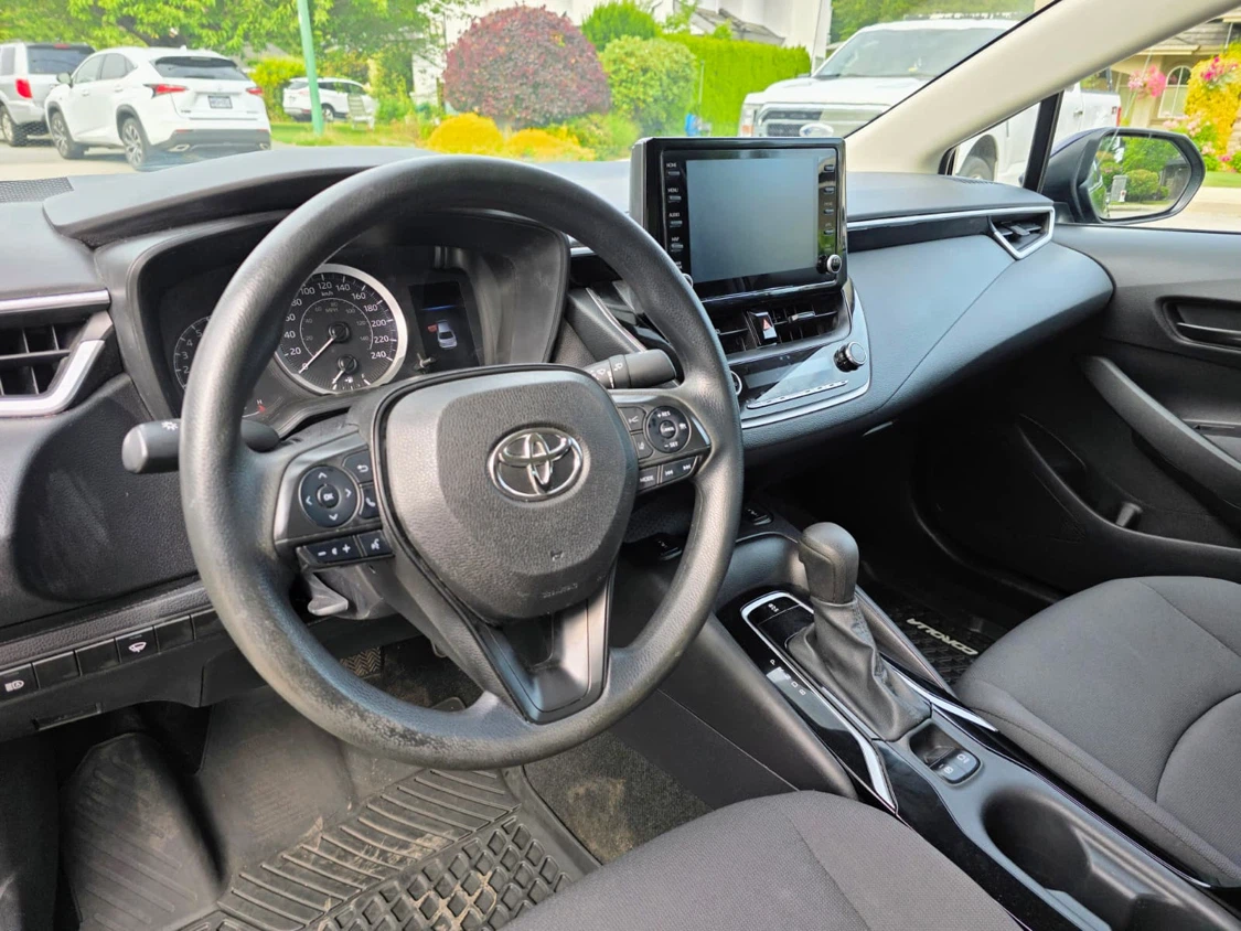 Used 2020 Toyota Corolla LE Sedan 1.8L 4 CYLINDER 66,000 km - photo 4