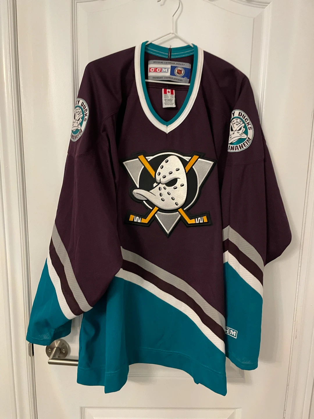 Anaheim Ducks Hockey Jerseys (5) - photo 2