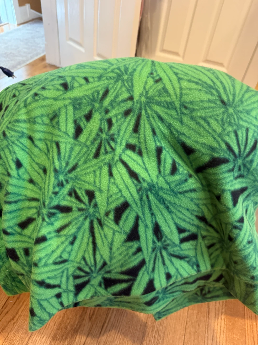 Green Leaf Print Snuggie blanket - photo 2