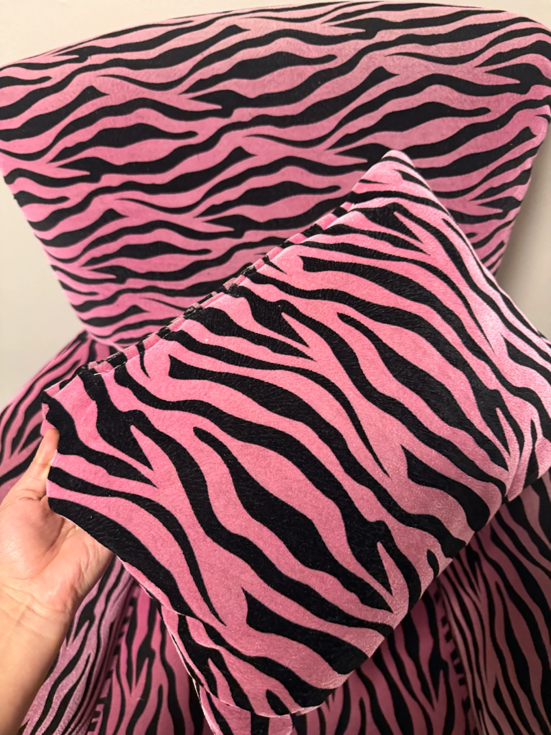 Vintage Pink Zebra Print Accent Chair with Pillow - photo 3