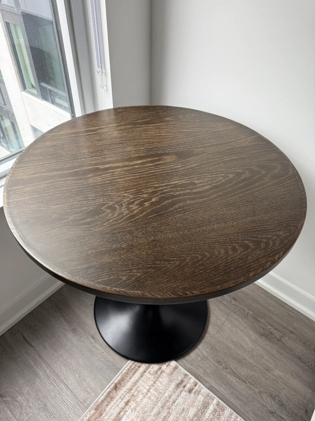 Round Dining Table - photo 2