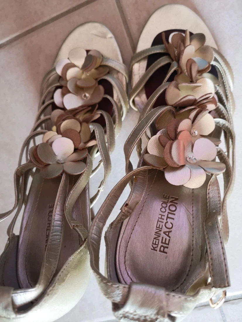 Kenneth Cole Reaction Gold Strappy Flower Heels Size 7