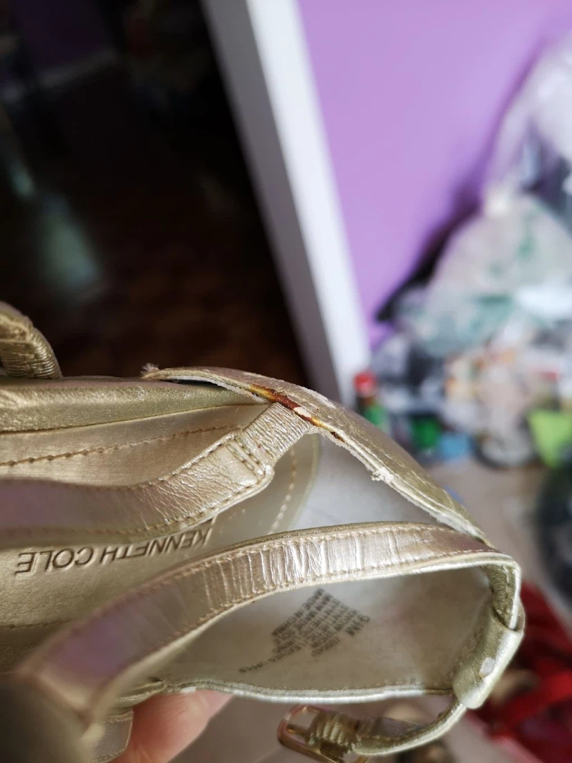Kenneth Cole Reaction Gold Strappy Flower Heels Size 7 - photo 2