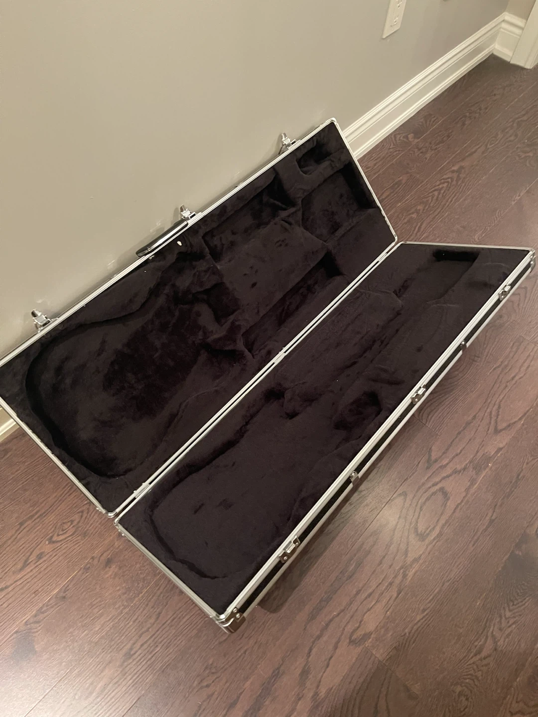 Black Aluminum electric guitar Case - photo 5
