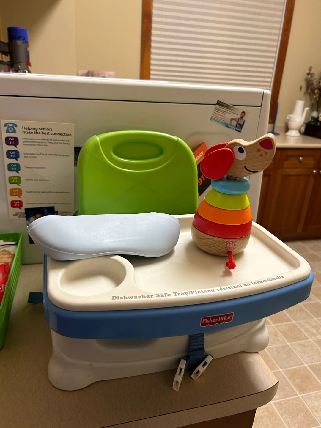 Booster seat  with 2 bibs and Hape toy - photo 2