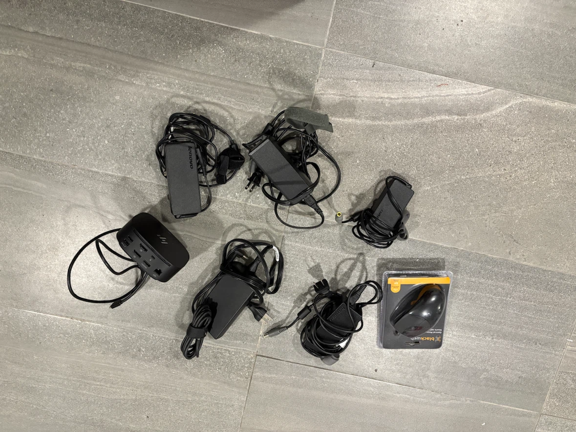 5 Lenovo Laptop original chargers hdmi usb HP hub - photo 2