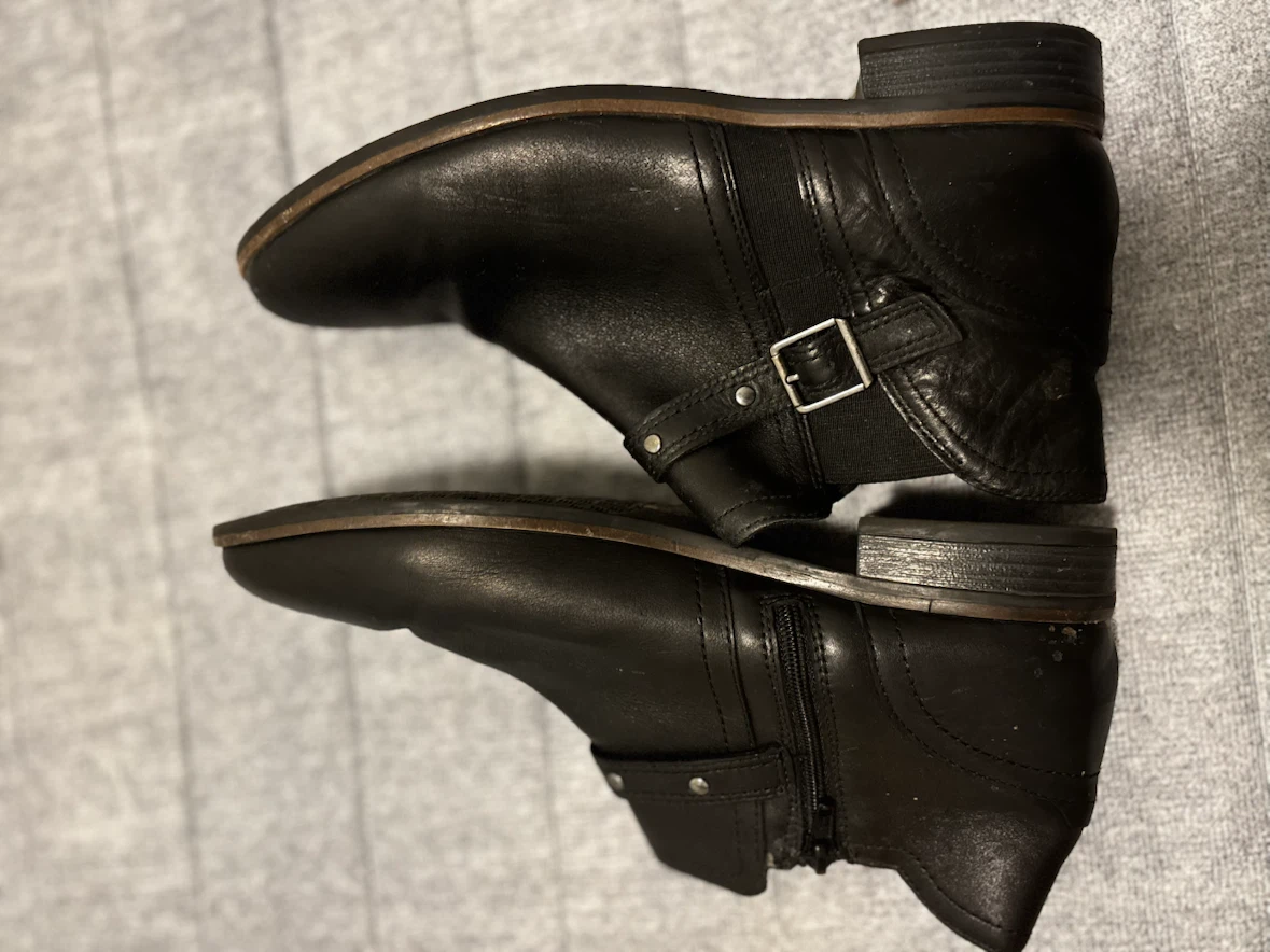 Old Navy Espadrille Flats and black Clark’s ankle boot - photo 5