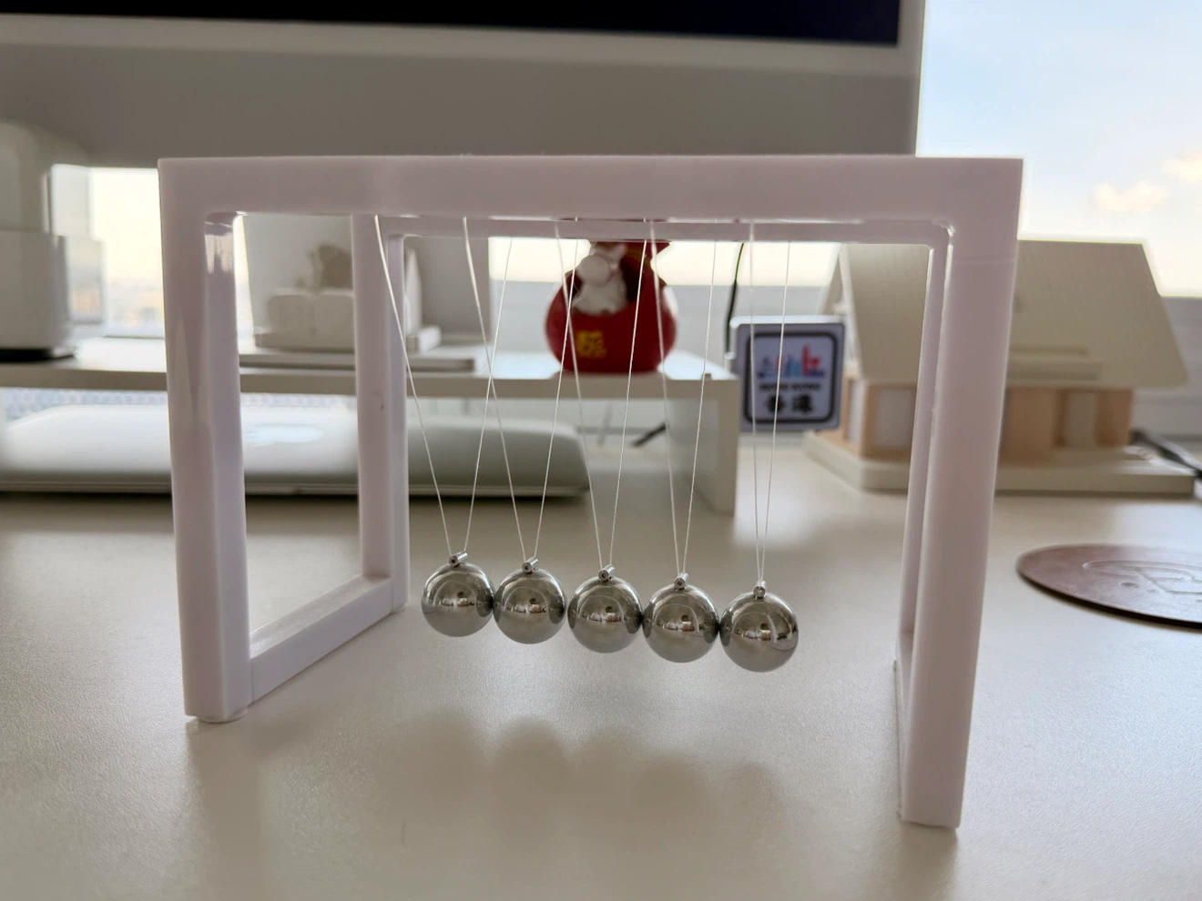 Newton's Cradle Pendulum