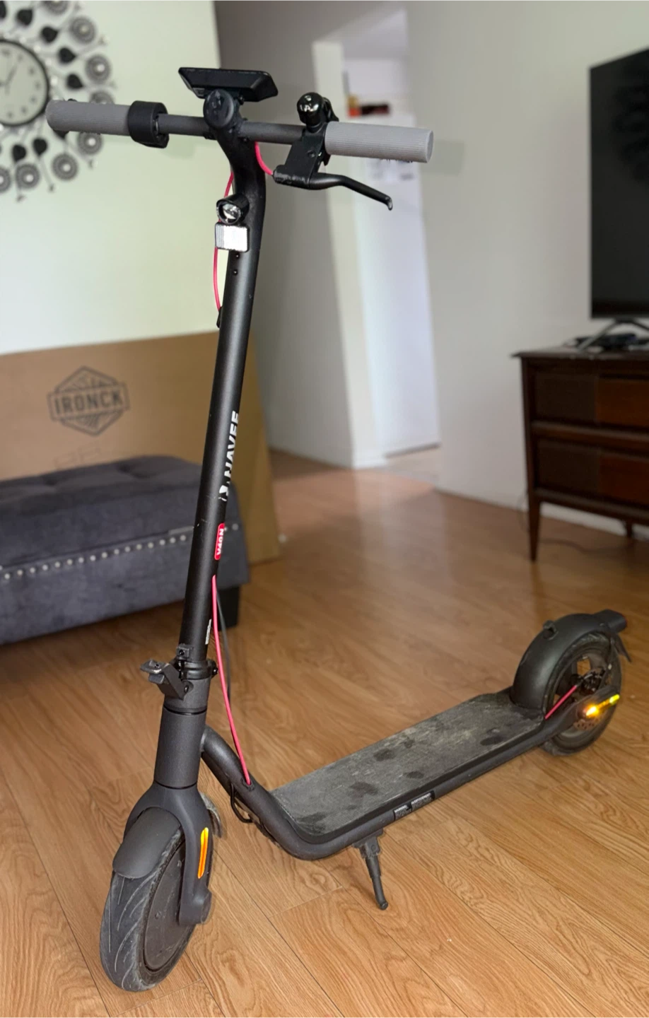 NAVEE V40N electric scooter - photo 2