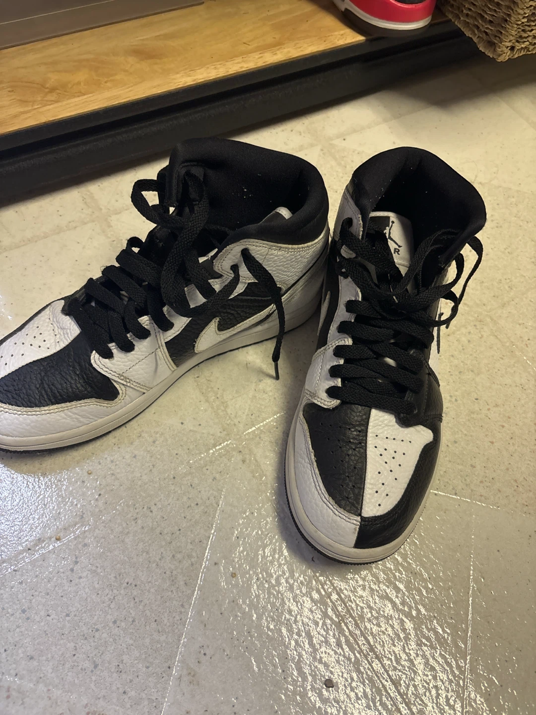 Air Jordan 1 Mid SE Size 8 Men's Shoes
