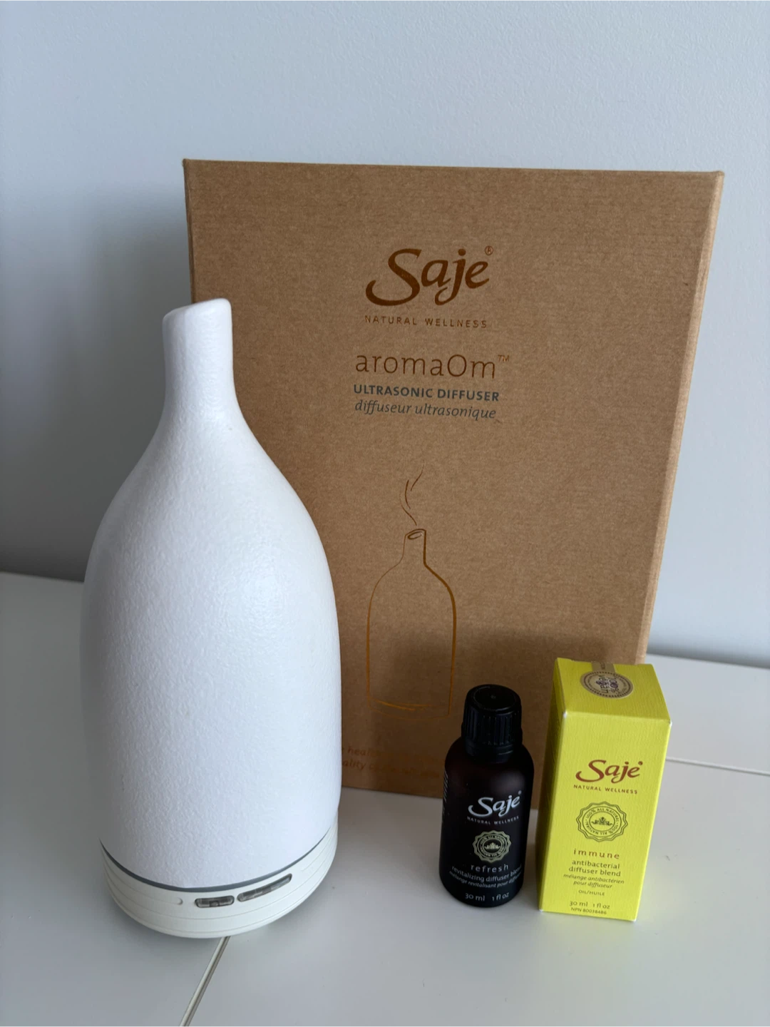 Saje AromaOm Ultrasonic Diffuser with Refresh & Immune Blends