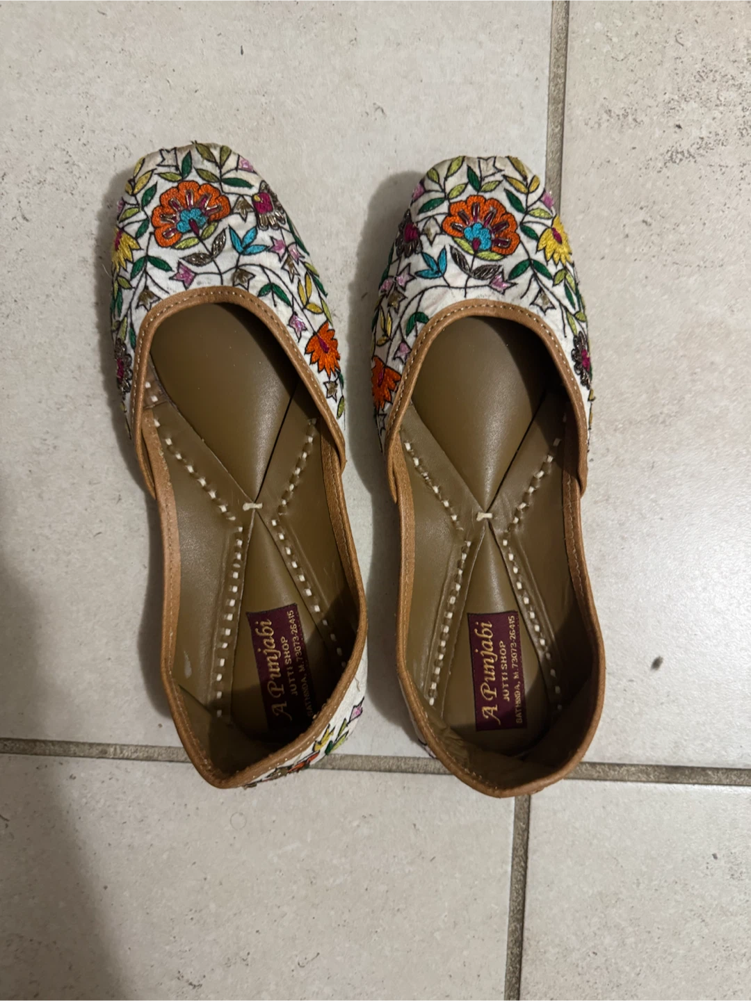 A Punjabi Embroidered Jutti Shoes - photo 2