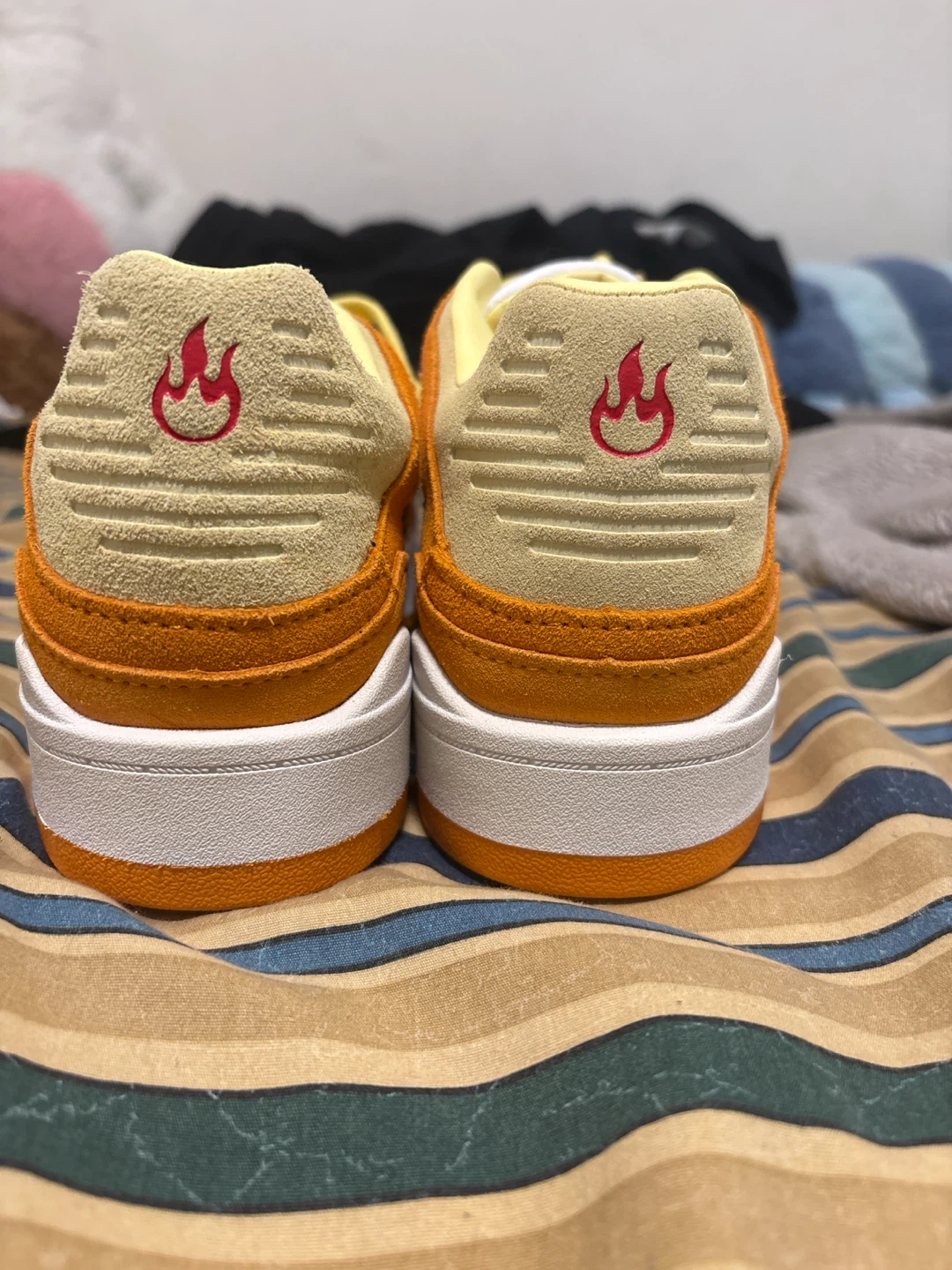 Pokémon Charmander Sneakers - photo 2