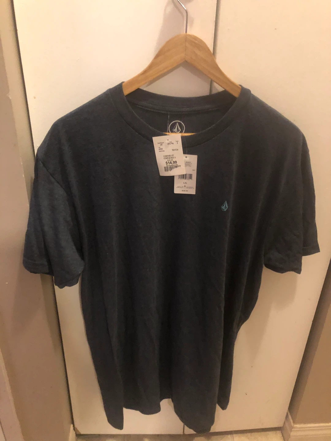 NEW Volcom T-Shirt -Large