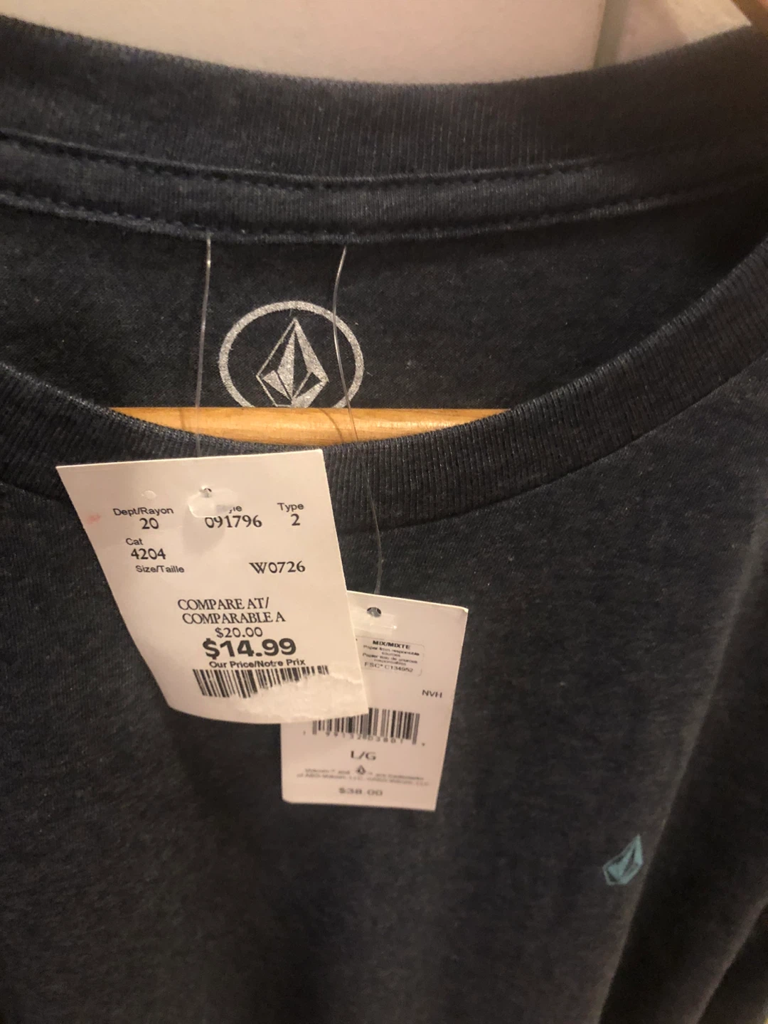 NEW Volcom T-Shirt -Large - photo 2