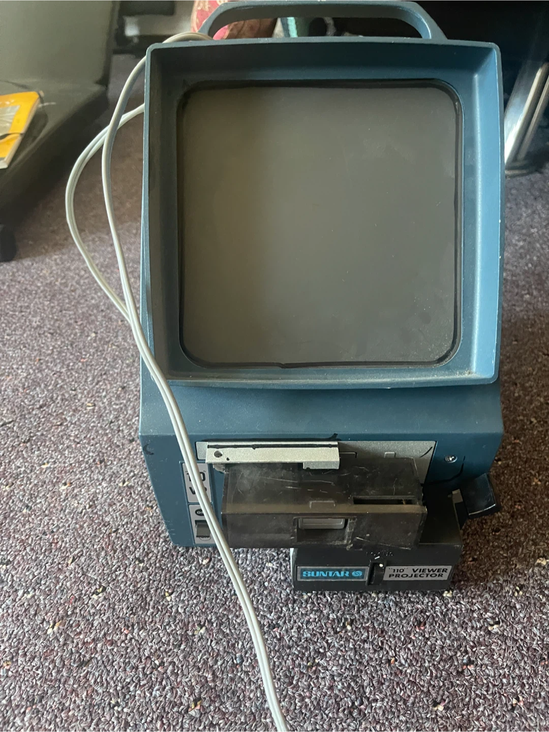 Suntek 110 Viewer Projector