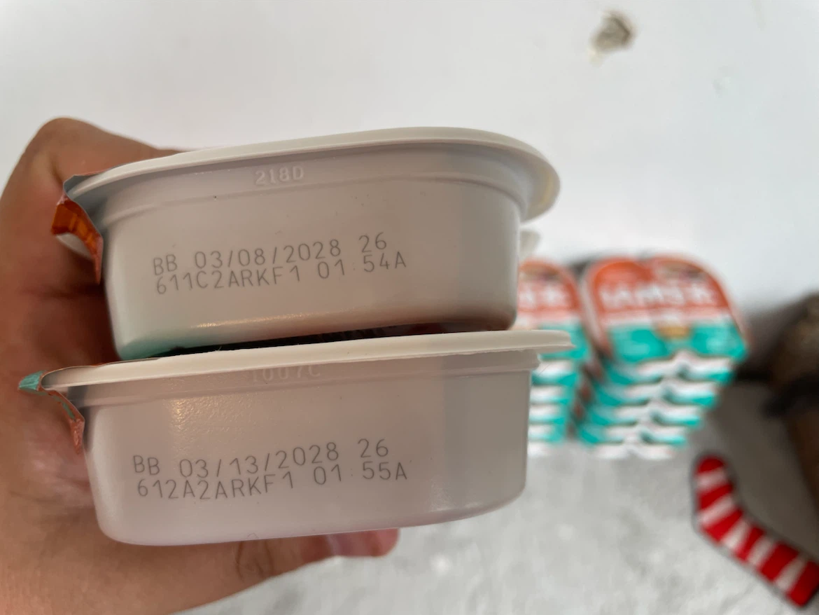 IAMS 46 Portions Wet Cat Food Lot-Pate Chicken & Tuna - photo 3