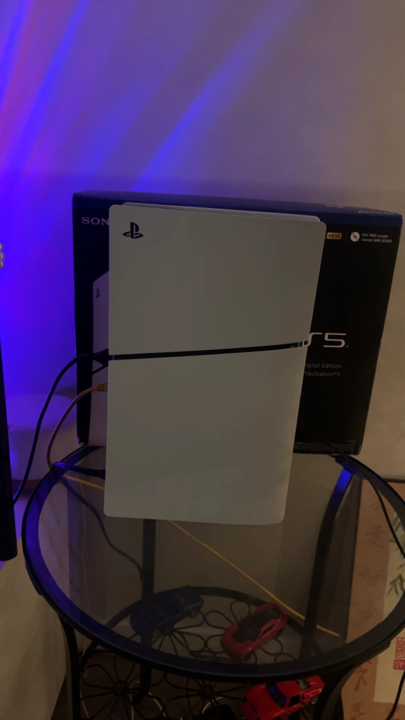 BRAND NEW PS5 slim digital 1TB with controller charger station - photo 4