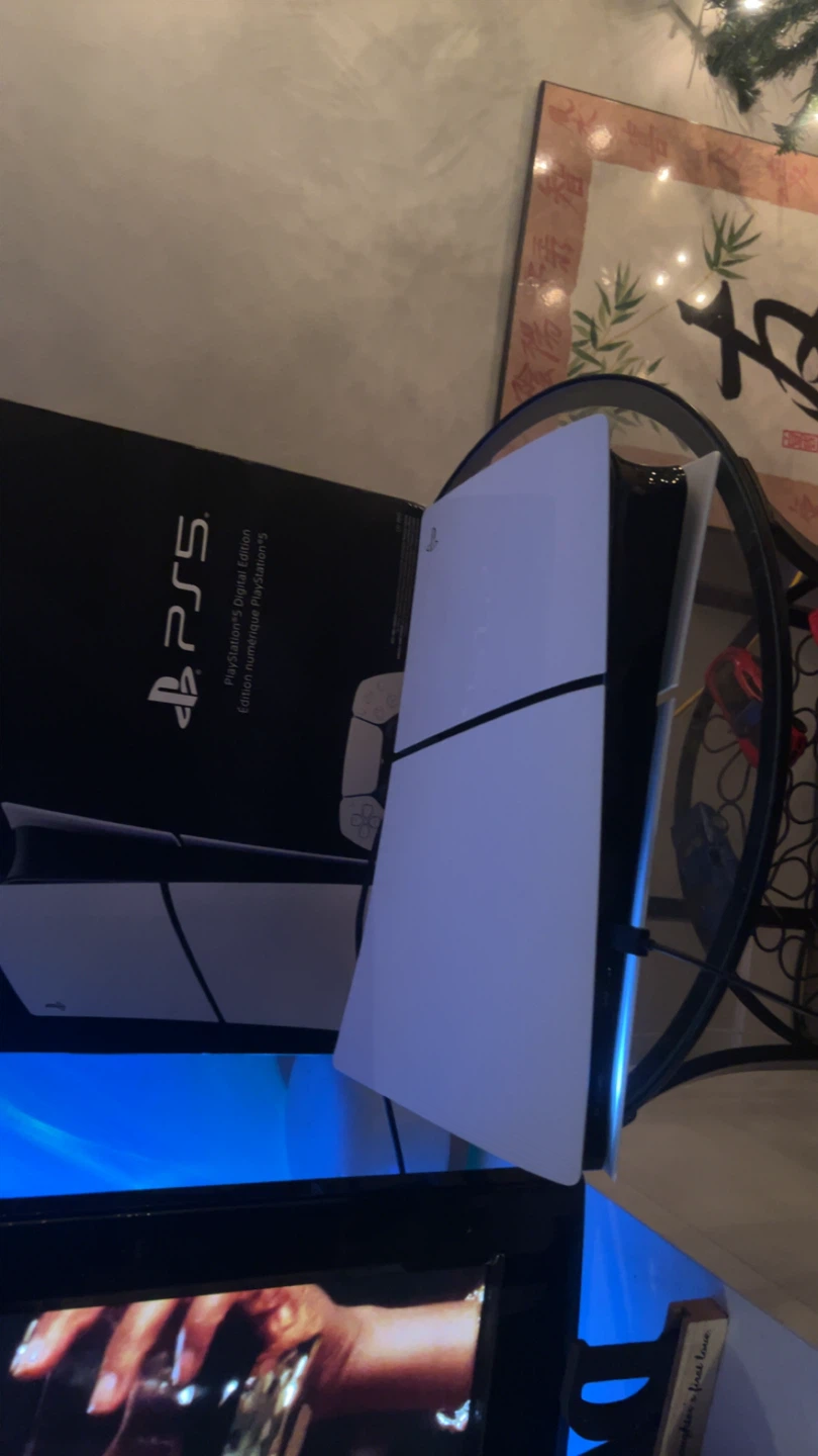 BRAND NEW PS5 slim digital 1TB with controller charger station - photo 3