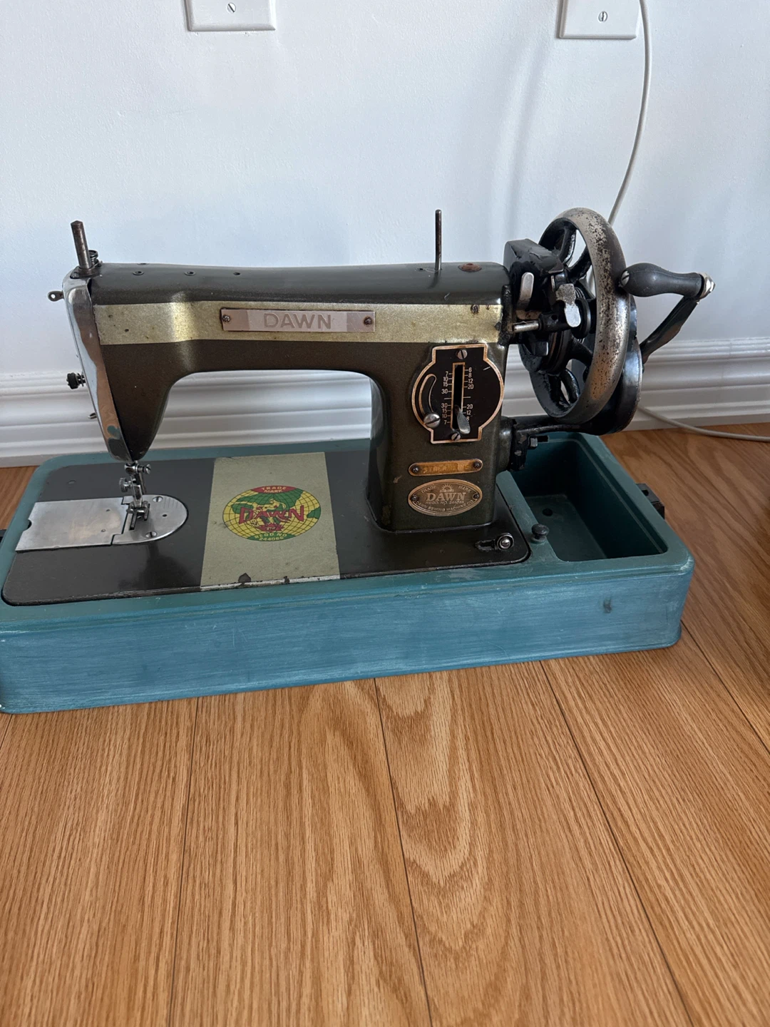 Vintage Dawn Sewing Machine with Case - photo 2