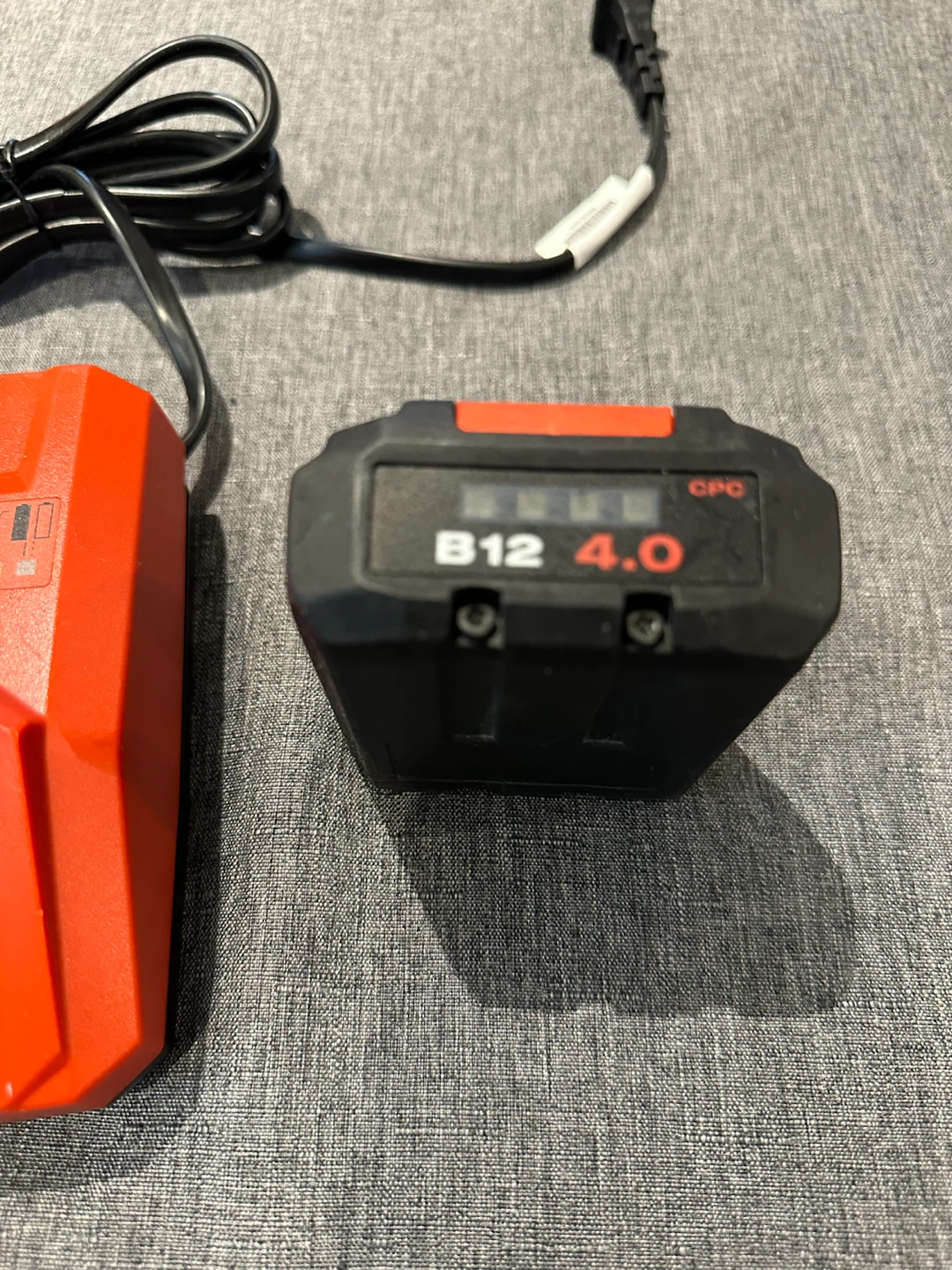 Hilti 12V battery and charger - photo 3