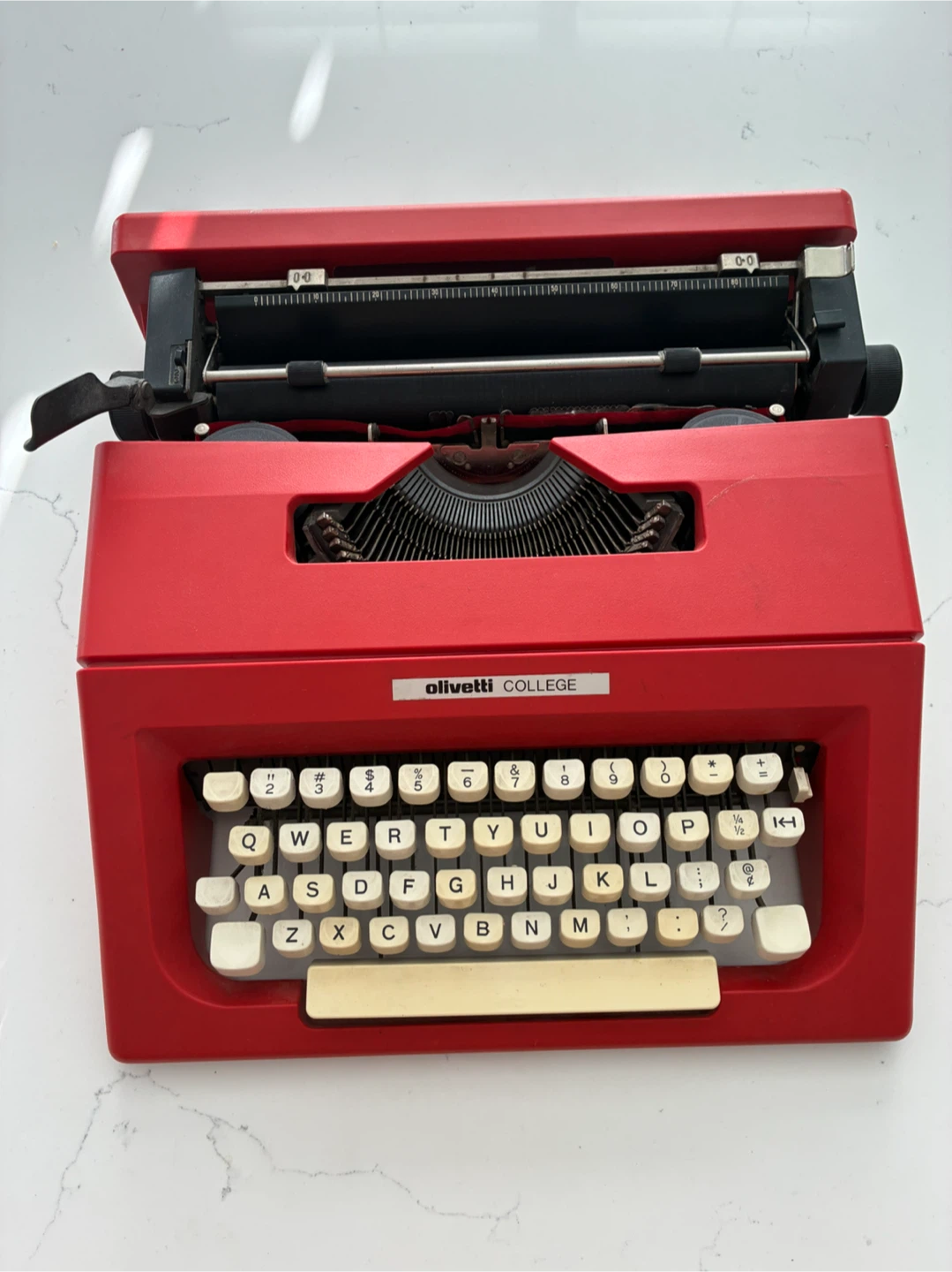 Vintage Red Olivetti College Manual Typewriter – Tested - photo 2