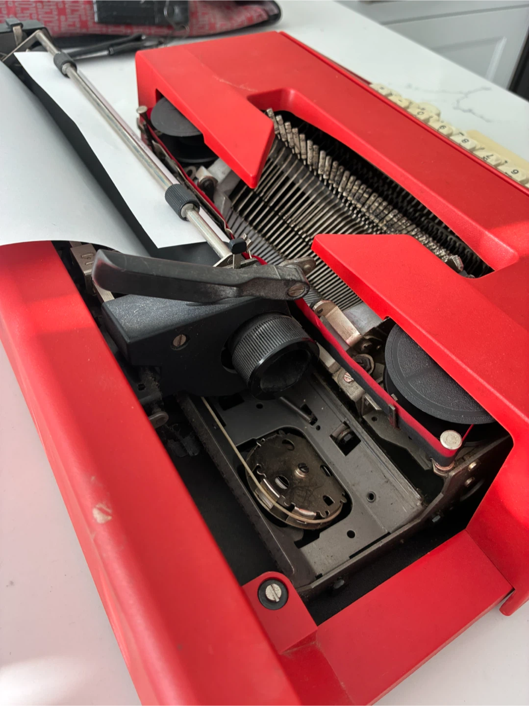 Vintage Red Olivetti College Manual Typewriter – Tested - photo 4