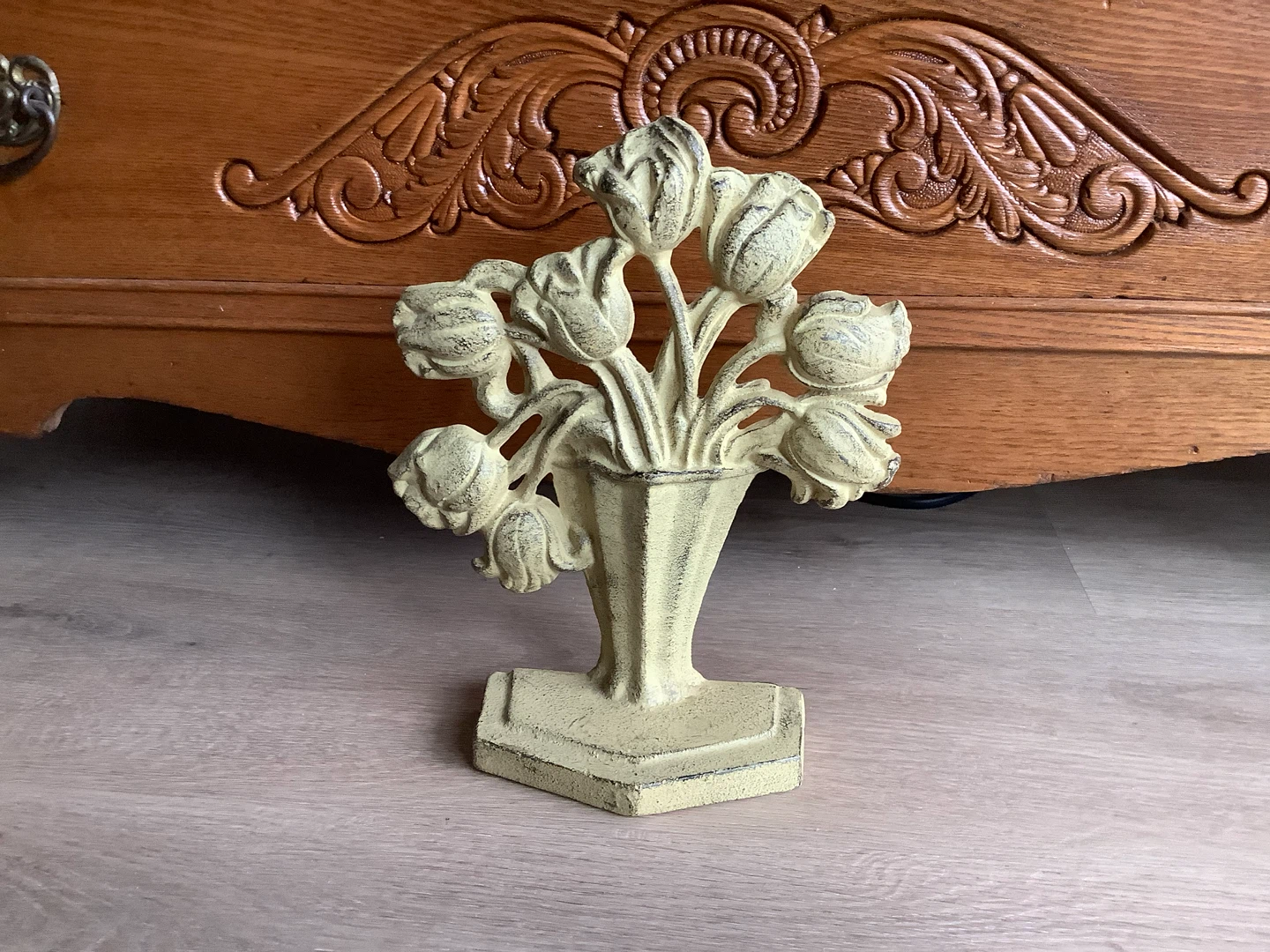 Vtg Cast Iron Tulips in a Vase Door Stop 🐞