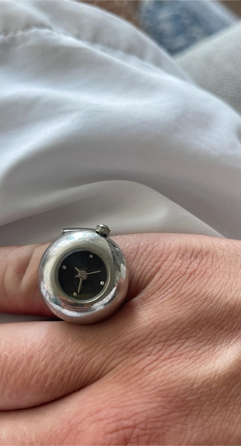Vintage Y2K Silver Bubble Dome Finger Ring Watch (Needs Battery